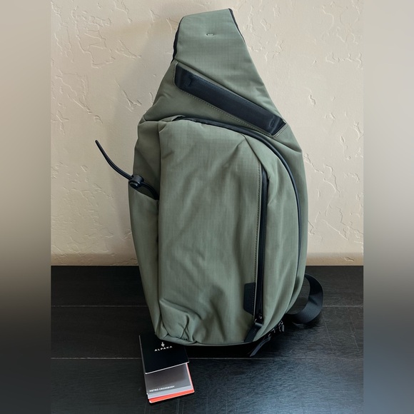 NEW Alpaka Metro Crossbody Left Shoulder 10L Sling Bag Green Axoflux 210D - Picture 3 of 14